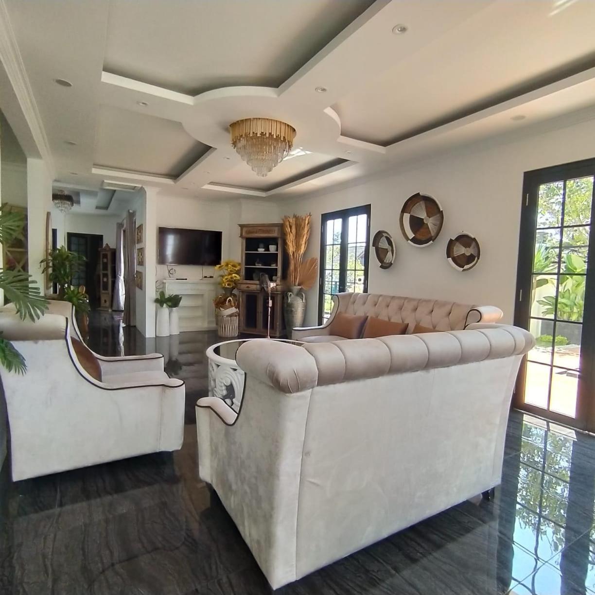 Villa Kota Bunga Malini 7 Cinengangirang Eksteriør billede