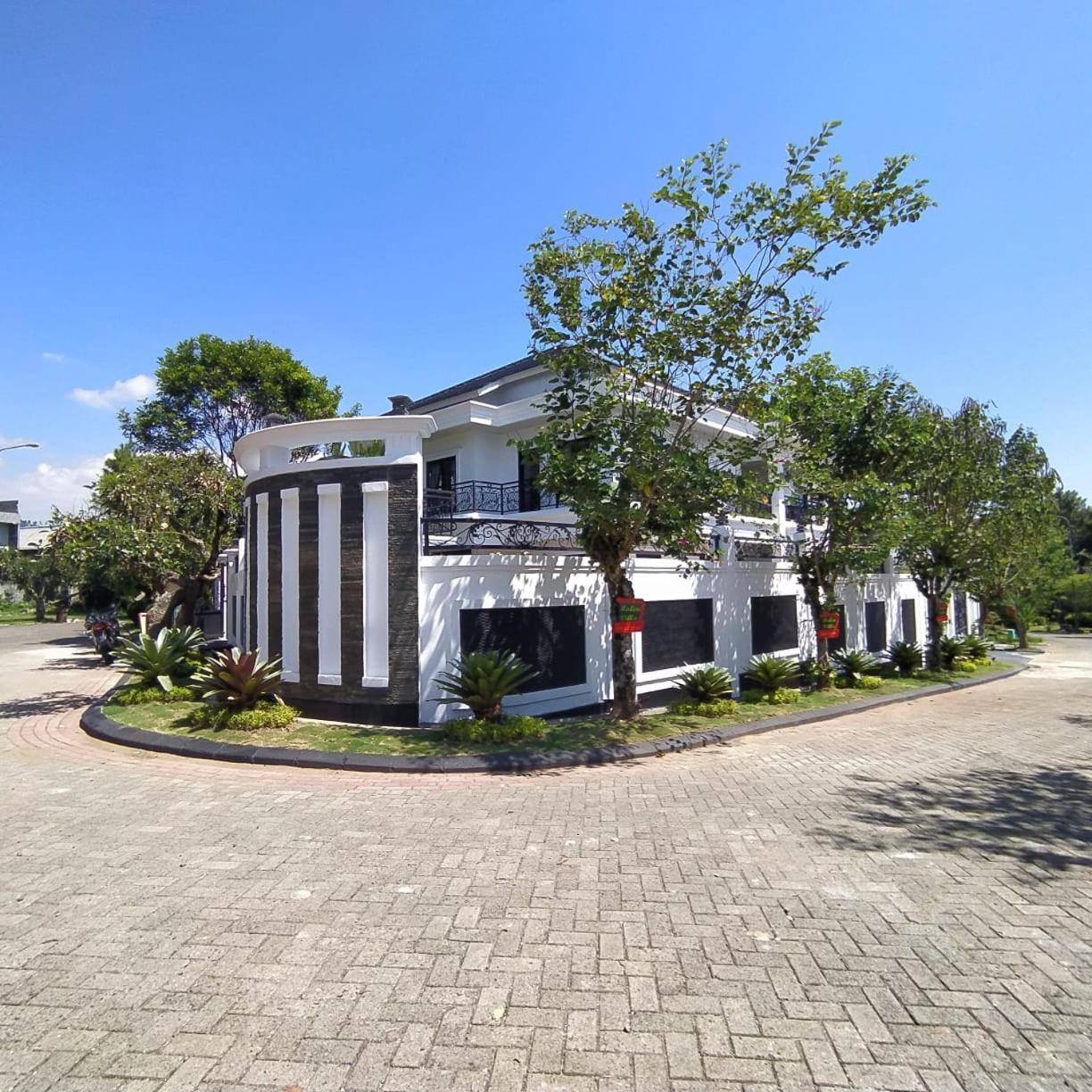 Villa Kota Bunga Malini 7 Cinengangirang Eksteriør billede
